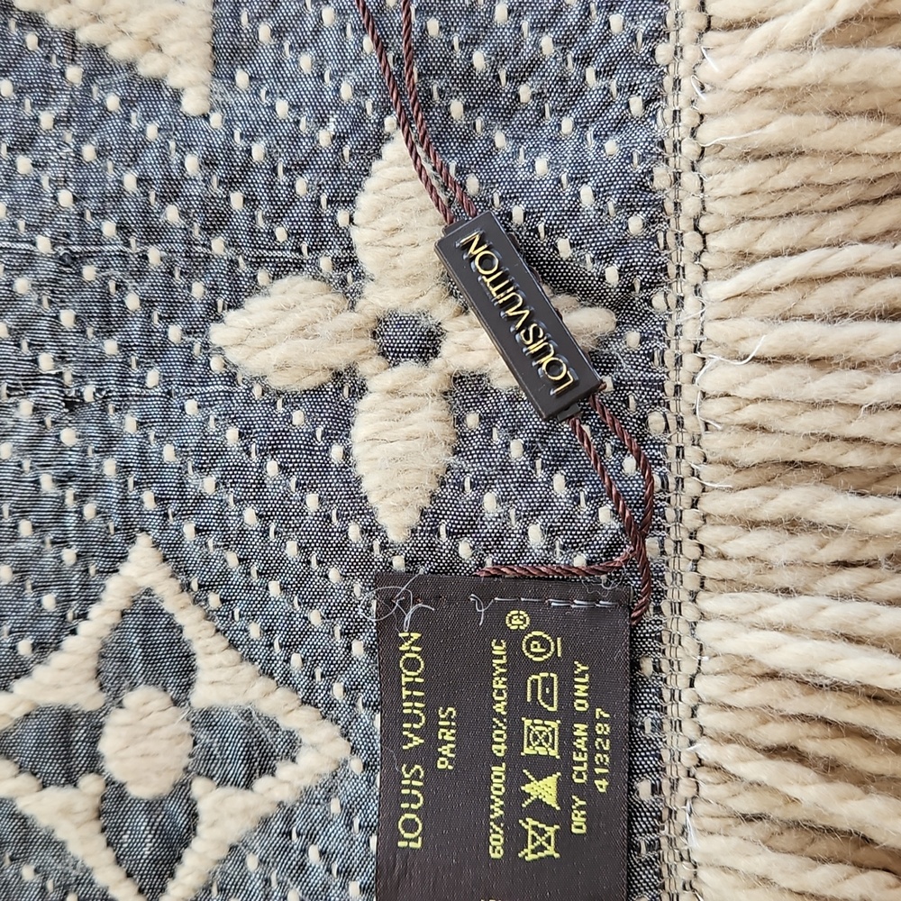 GORGEOUS LOUIS VUITTON LONG MONOGRAM WOOL BLEND SCARF - Picture 6 of 16